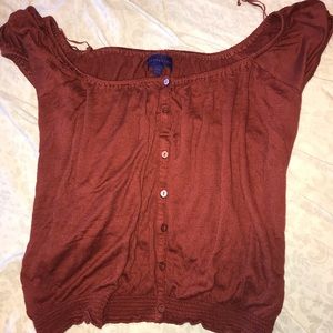 Aeropostale maroon rubber button front peasant top